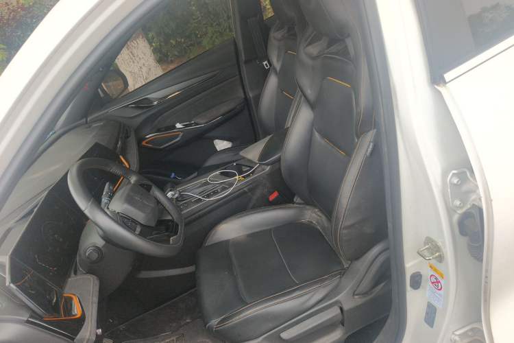 Used CHANGAN OSHAN X5 PLUS 2023 Revised 1.5T DCT Pioneer Edition Left Front Seat