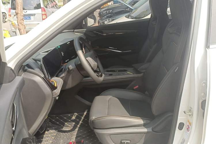 Used CHANGAN OSHAN X5 PLUS 2023 Revised 1.5T DCT Excellence Edition Left Front Seat