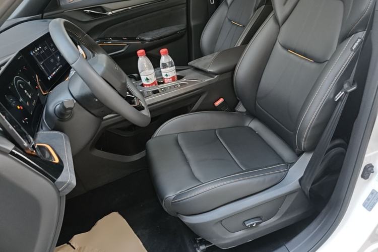 Used CHANGAN OSHAN X5 PLUS 2023 Revised 1.5T DCT Excellence Edition Left Front Seat