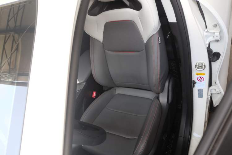Used CHANGAN OSHAN X5 PLUS 2023 Revised 1.5T DCT Excellence Edition Left Front Seat