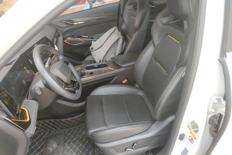 Used CHANGAN OSHAN X5 PLUS 2023 Revised 1.5T DCT Smart & Fun AI Edition Left Front Seat