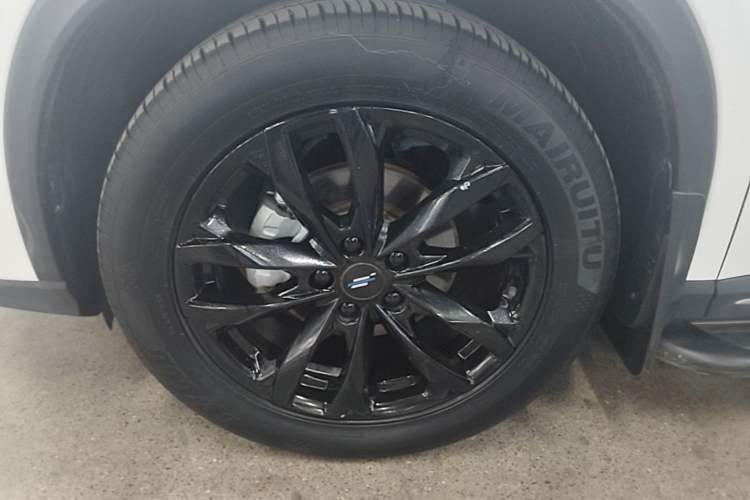 Used CHANGAN OSHAN X5 PLUS 2023 Revised 1.5T DCT Pioneer Edition Left Front Wheel Hub