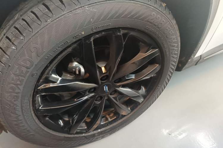 Used CHANGAN OSHAN X5 PLUS 2023 1.5T DCT Excellence Edition Left Front Wheel Hub