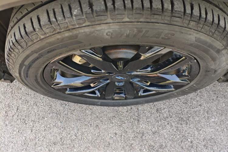 Used CHANGAN OSHAN X5 PLUS 2023 1.5T DCT Navigation Edition Left Front Wheel Hub