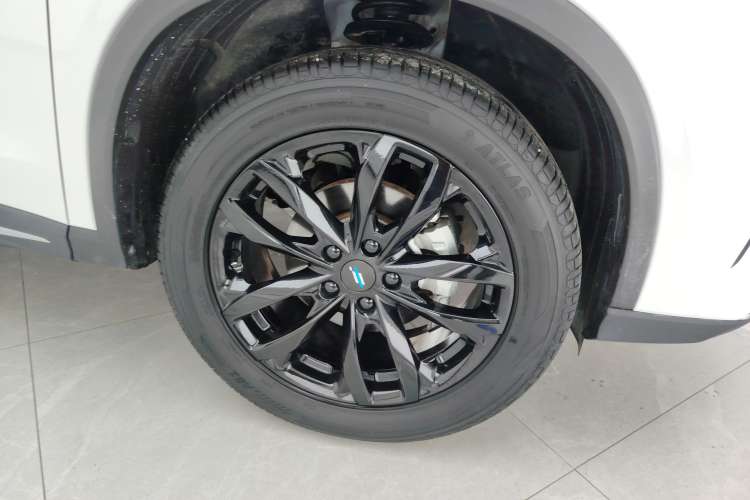Used CHANGAN OSHAN X5 PLUS 2023 Revised 1.5T DCT Pioneer Edition Left Rear Wheel Hub