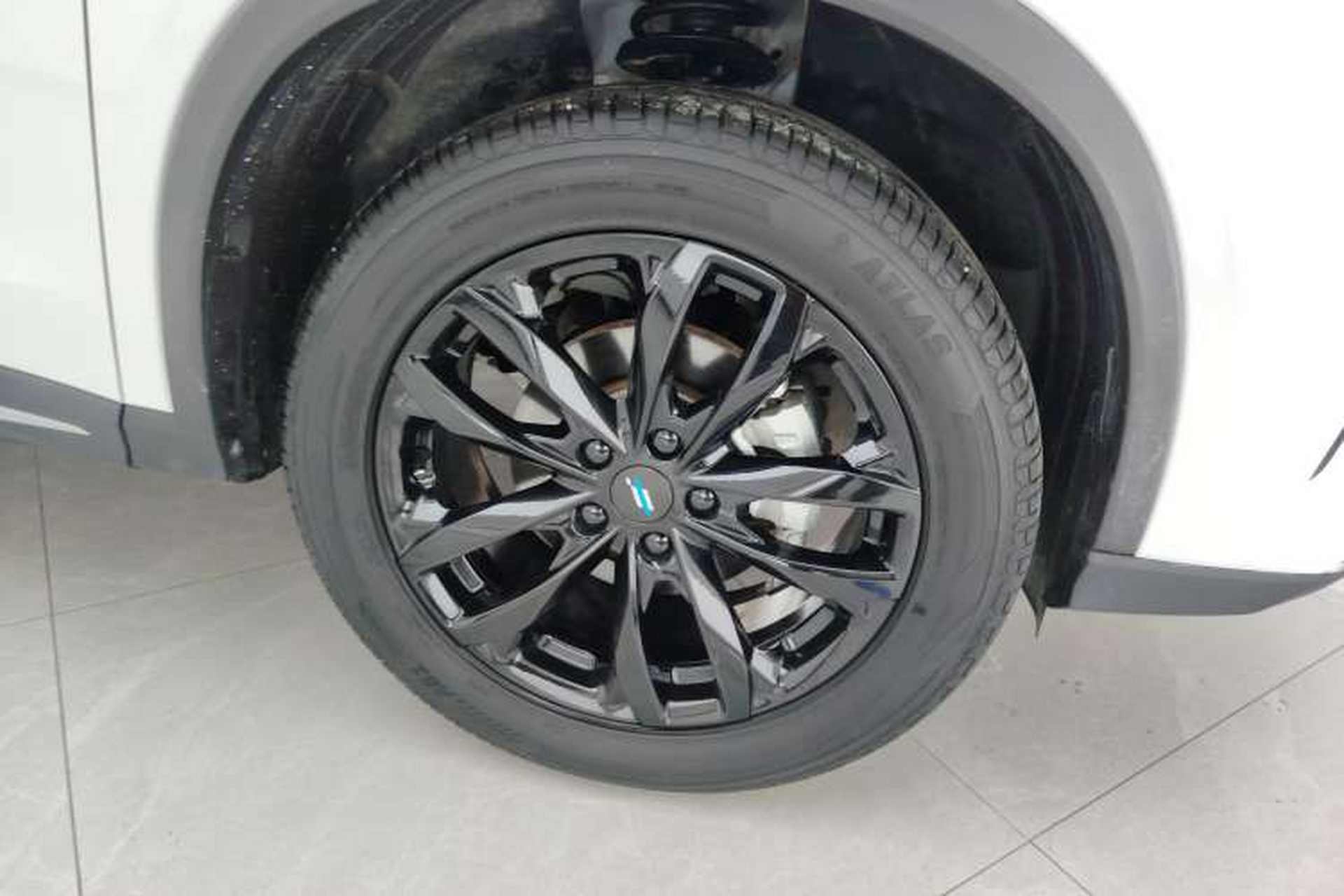 Used CHANGAN OSHAN X5 PLUS 2023 Revised 1.5T DCT Pioneer Edition Left Rear Wheel Hub