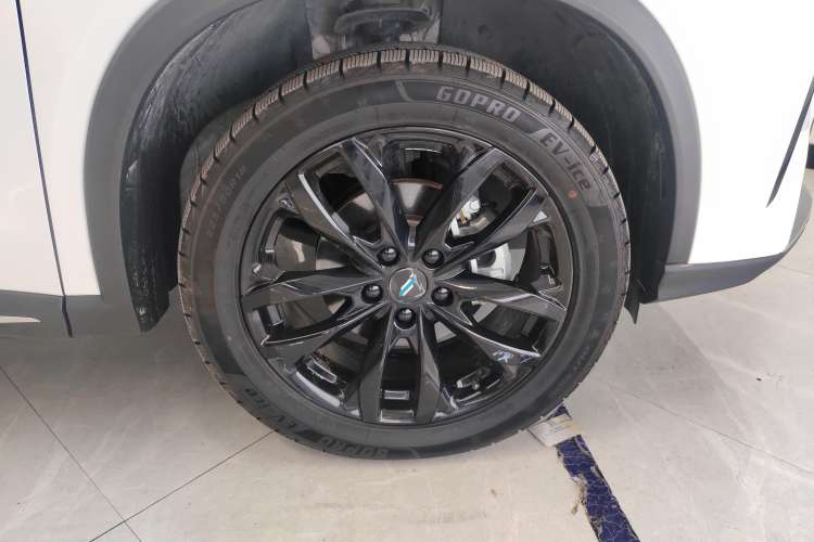Used CHANGAN OSHAN X5 PLUS 2023 1.5T DCT Pioneer Edition Left Rear Wheel Hub