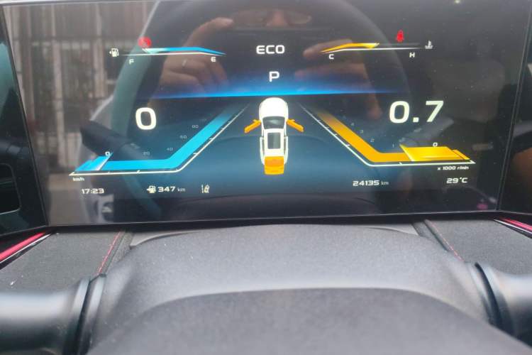 Used CHANGAN OSHAN X5 PLUS 2023 1.5T DCT Excellence Edition Odometer Close Up