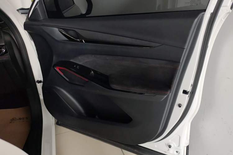 Used CHANGAN OSHAN X5 PLUS 2023 Revised Version 1.5T DCT Navigation Edition Right Front Door Interior