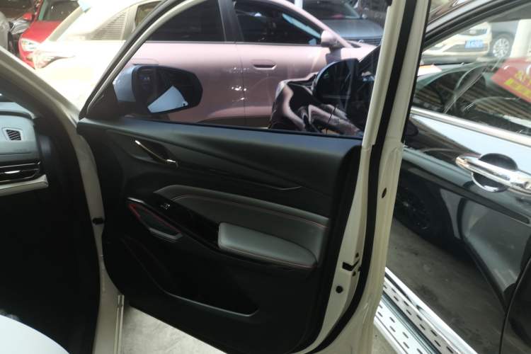 Used CHANGAN OSHAN X5 PLUS 2023 Revised 1.5T DCT Excellence Edition Right Front Door Interior