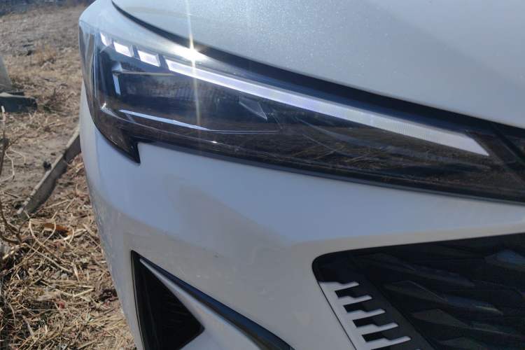 Used CHANGAN OSHAN X5 PLUS 2023 1.5T DCT Navigation Edition Right Front Headlight