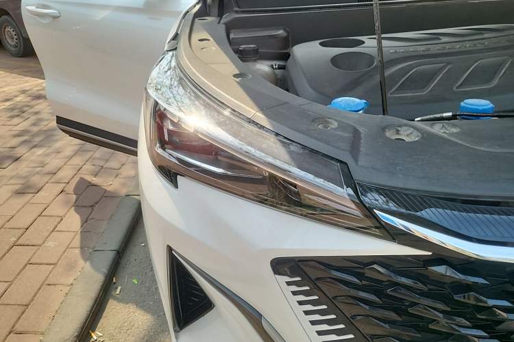 Used CHANGAN OSHAN X5 PLUS 2023 1.5T DCT Excellence Edition Right Front Headlight