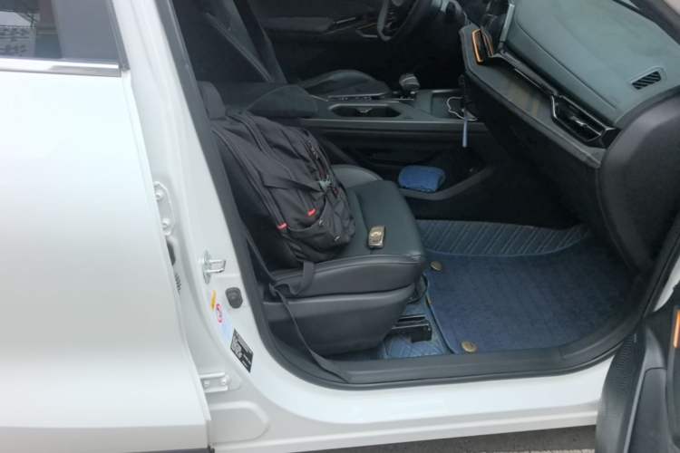 Used CHANGAN OSHAN X5 PLUS 2023 1.5T DCT Excellence Edition Right Front Seat