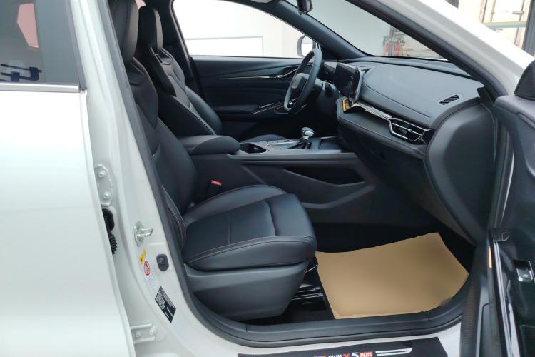 Used CHANGAN OSHAN X5 PLUS 2023 Revised 1.5T DCT Pioneer Edition Right Front Seat
