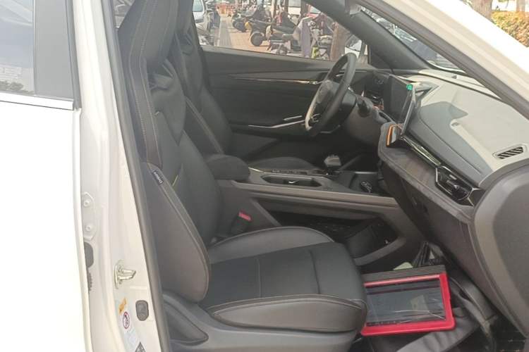 Used CHANGAN OSHAN X5 PLUS 2023 Revised 1.5T DCT Excellence Edition Right Front Seat