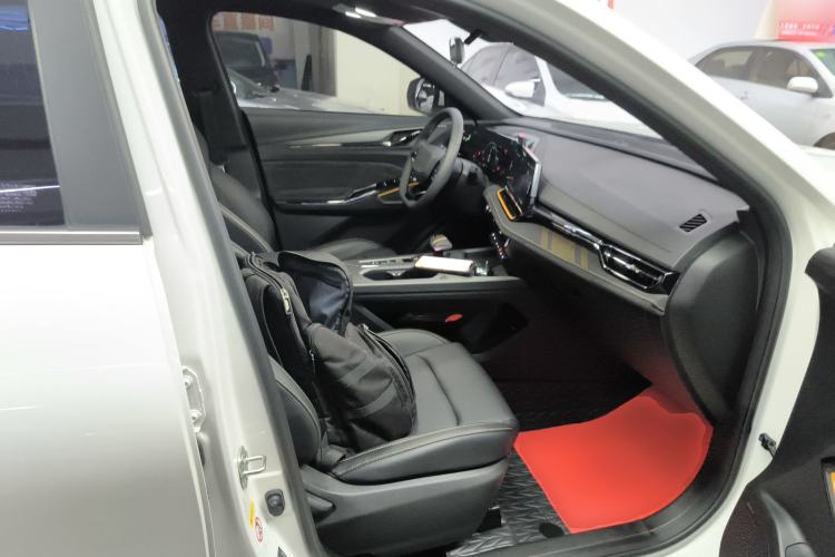 Used CHANGAN OSHAN X5 PLUS 2023 Revised 1.5T DCT Excellence Edition Right Front Seat