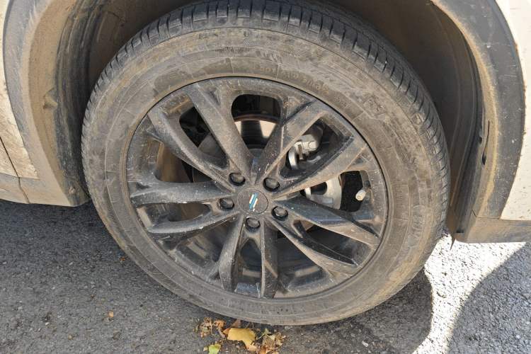 Used CHANGAN OSHAN X5 PLUS 2023 Revised Version 1.5T DCT Navigation Edition Right Front Wheel Hub