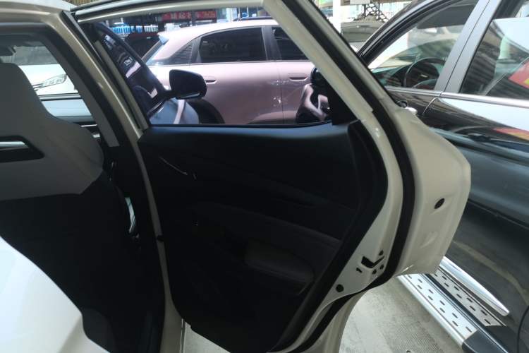Used CHANGAN OSHAN X5 PLUS 2023 Revised 1.5T DCT Excellence Edition Right Rear Door Interior