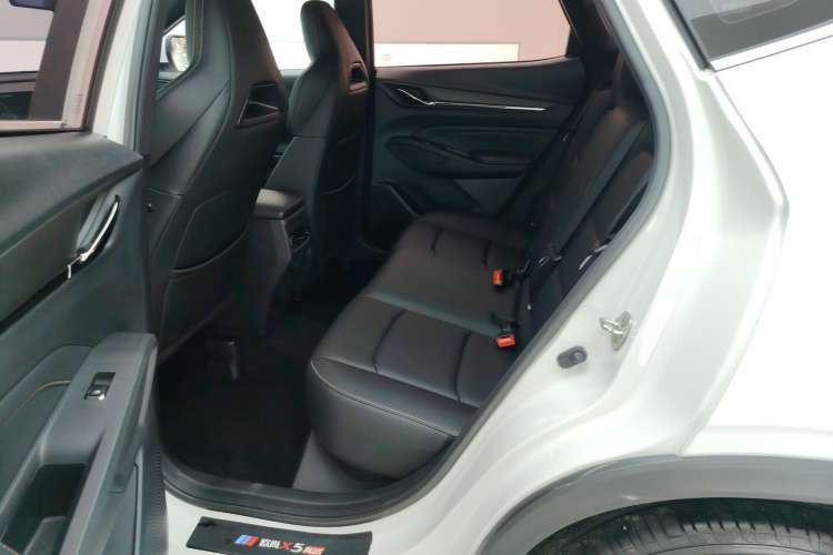 Used CHANGAN OSHAN X5 PLUS 2023 Revised 1.5T DCT Pioneer Edition Right Rear Seat