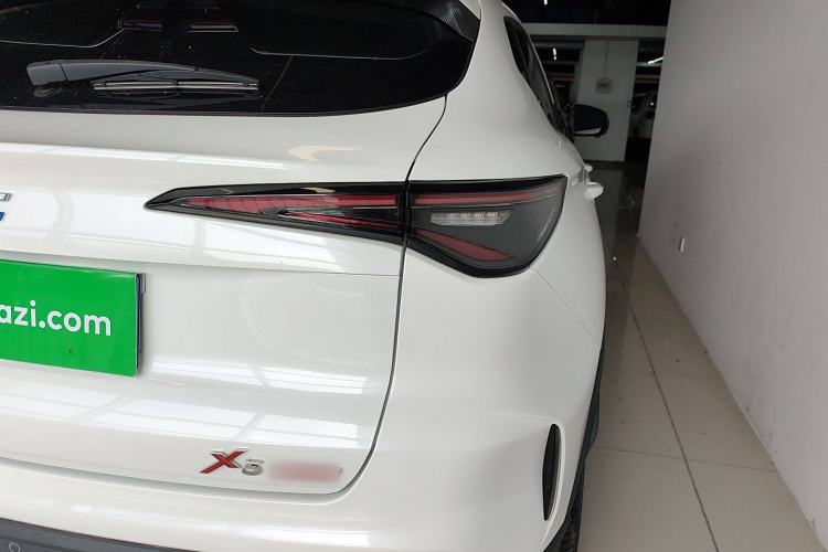 Used CHANGAN OSHAN X5 PLUS 2023 Revised Version 1.5T DCT Navigation Edition Right Rear Taillight