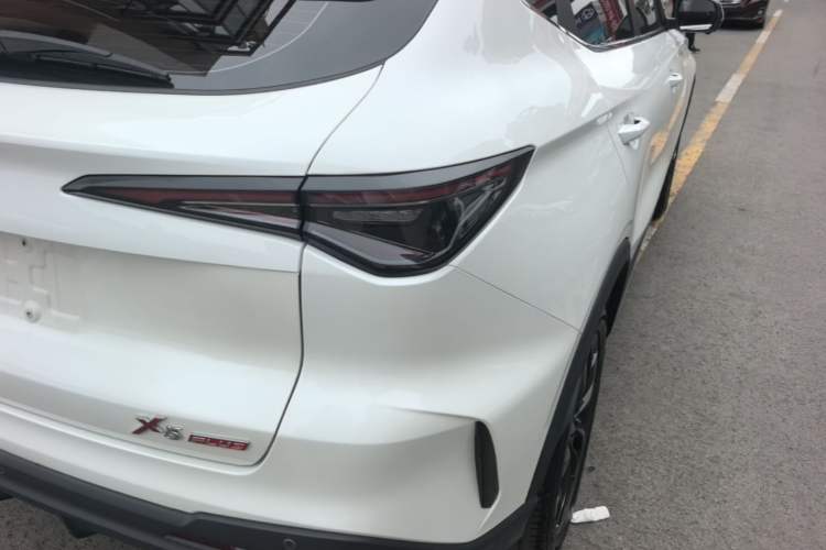 Used CHANGAN OSHAN X5 PLUS 2023 1.5T DCT Excellence Edition Right Rear Taillight