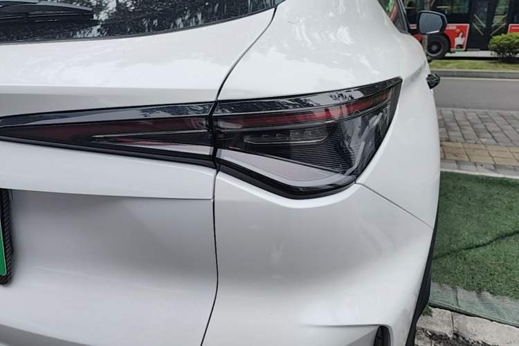 Used CHANGAN OSHAN X5 PLUS 2023 1.5T DCT Enjoyment Version Right Rear Taillight