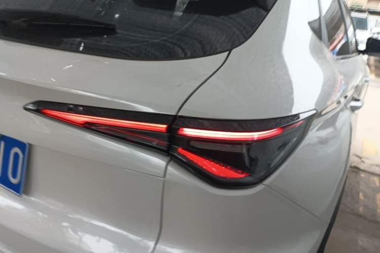 Used CHANGAN OSHAN X5 PLUS 2023 Revised 1.5T DCT Excellence Edition Right Rear Taillight