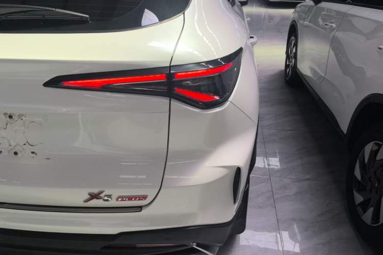 Used CHANGAN OSHAN X5 PLUS 2023 Revised 1.5T DCT Excellence Edition Right Rear Taillight