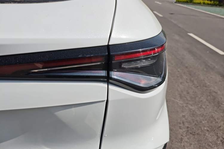 Used CHANGAN OSHAN X5 PLUS 2023 1.5T DCT Navigation Edition Right Rear Taillight