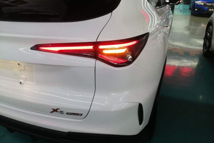 Used CHANGAN OSHAN X5 PLUS 2023 1.5T DCT Excellence Edition Right Rear Taillight