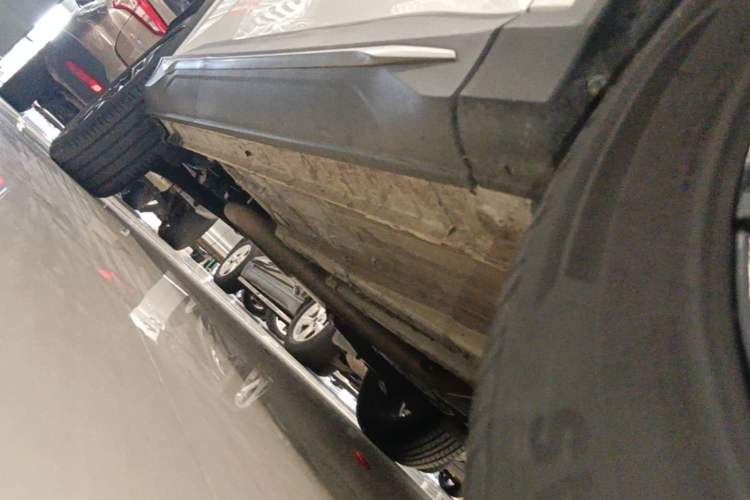 Used CHANGAN OSHAN X5 PLUS 2023 1.5T DCT Excellence Edition Right Side Sill