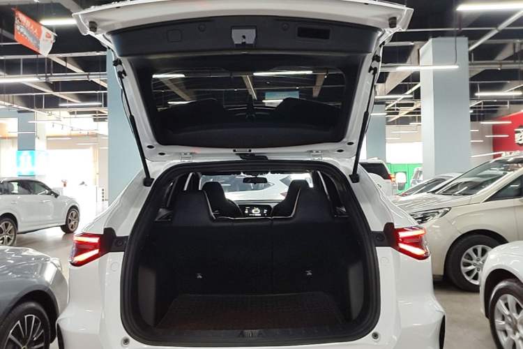 Used CHANGAN OSHAN X5 PLUS 2023 Revised 1.5T DCT Pioneer Edition Trunk