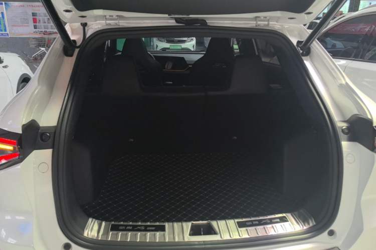 Used CHANGAN OSHAN X5 PLUS 2023 Revised 1.5T DCT Excellence Edition Trunk