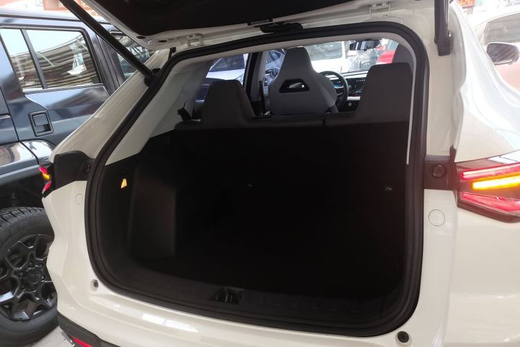 Used CHANGAN OSHAN X5 PLUS 2023 Revised 1.5T DCT Excellence Edition Trunk