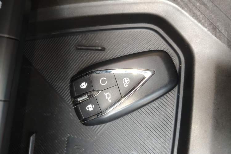 Used CHANGAN OSHAN X5 PLUS 2023 Revised 1.5T DCT Smart & Fun AI Edition Vehicle Key