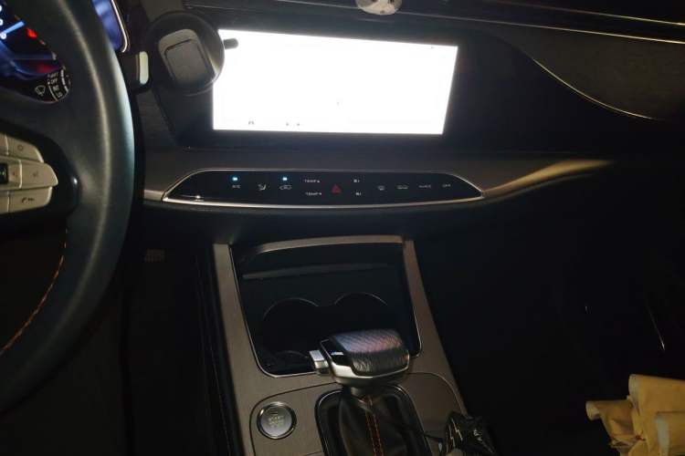 Used CHANGAN OSHAN X7 2020 1.5T Automatic Luxury Model Audio And AC Panel
