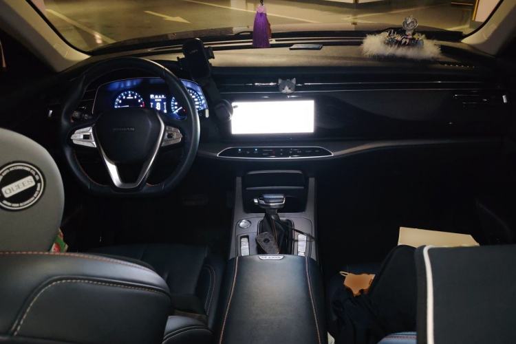 Used CHANGAN OSHAN X7 2020 1.5T Automatic Luxury Model Center Console
