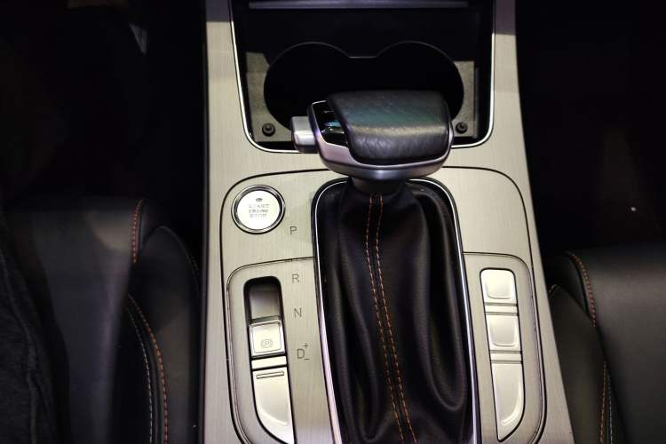 Used CHANGAN OSHAN X7 2020 1.5T Automatic Prestige Edition Gear Lever