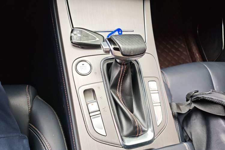 Used CHANGAN OSHAN X7 2020 1.5T Automatic Luxury Version Gear Lever