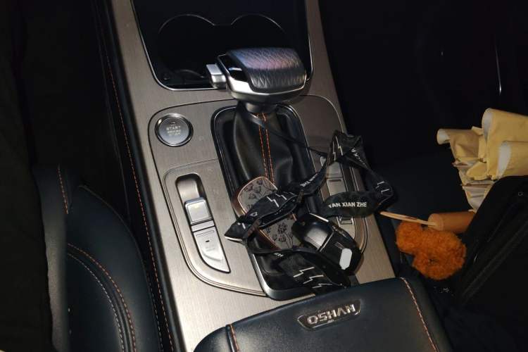 Used CHANGAN OSHAN X7 2020 1.5T Automatic Luxury Model Gear Lever