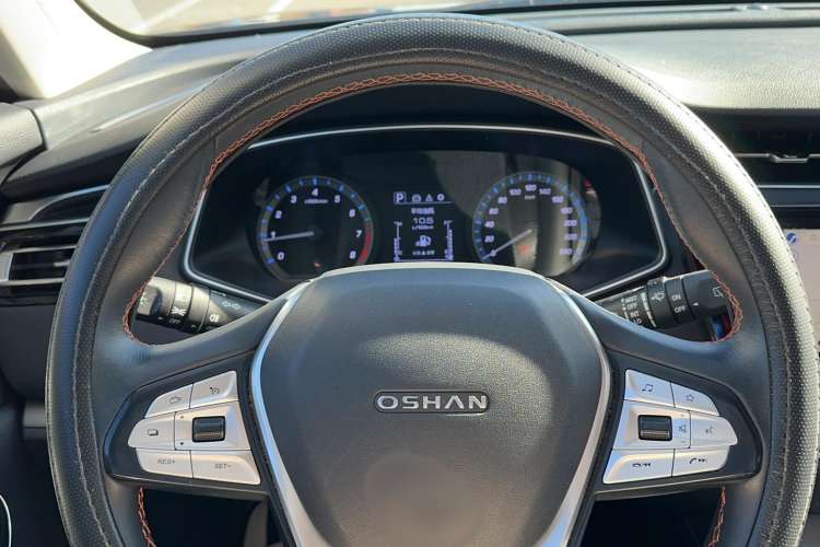 Used CHANGAN OSHAN X7 2020 1.5T Automatic Luxury Model Interior 8