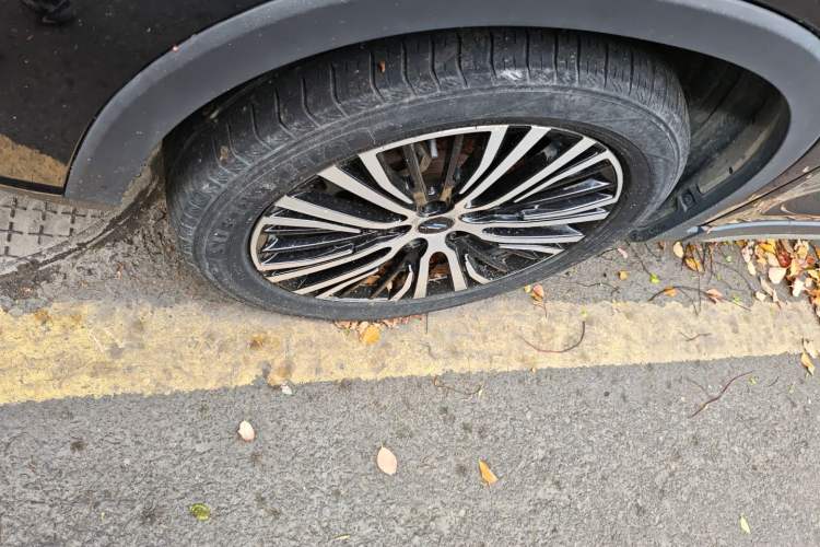 Used CHANGAN OSHAN X7 2020 1.5T Automatic Luxury Version Left Front Wheel Hub