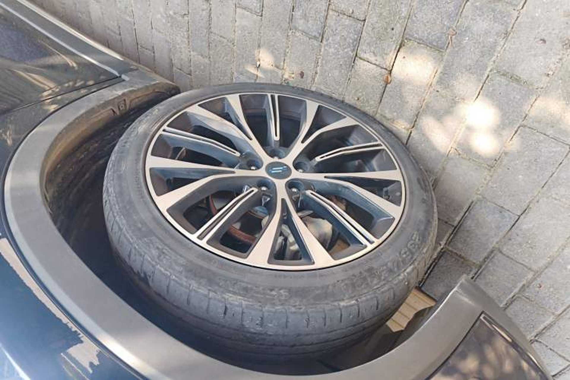 Used CHANGAN OSHAN X7 2020 1.5T Automatic Flagship Edition Left Front Wheel Hub