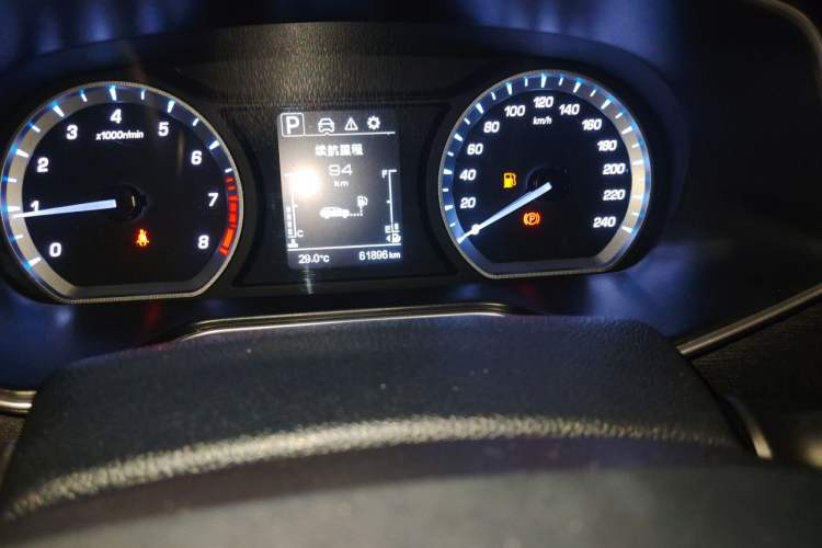 Used CHANGAN OSHAN X7 2020 1.5T Automatic Luxury Model Odometer Close Up