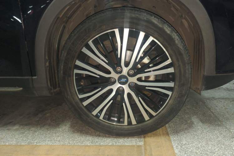 Used CHANGAN OSHAN X7 2020 1.5T Automatic Prestige Edition Right Front Wheel Hub