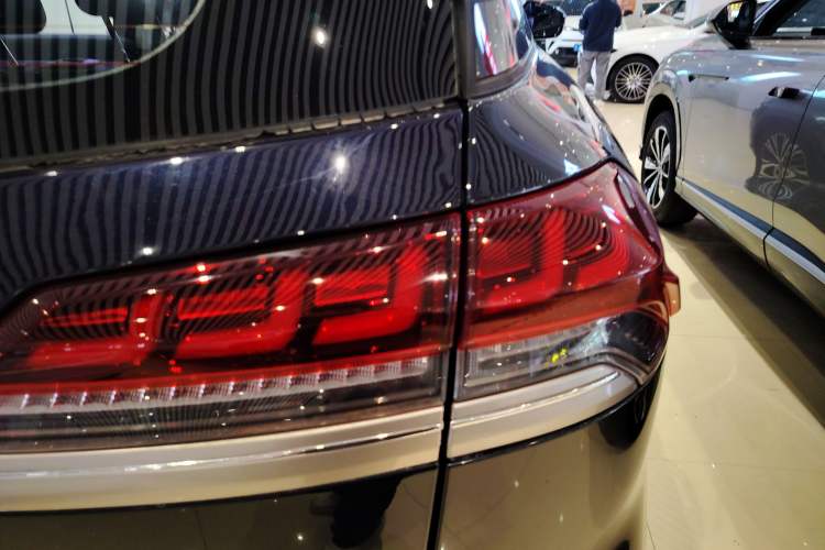 Used CHANGAN OSHAN X7 2020 1.5T Automatic Prestige Edition Right Rear Taillight