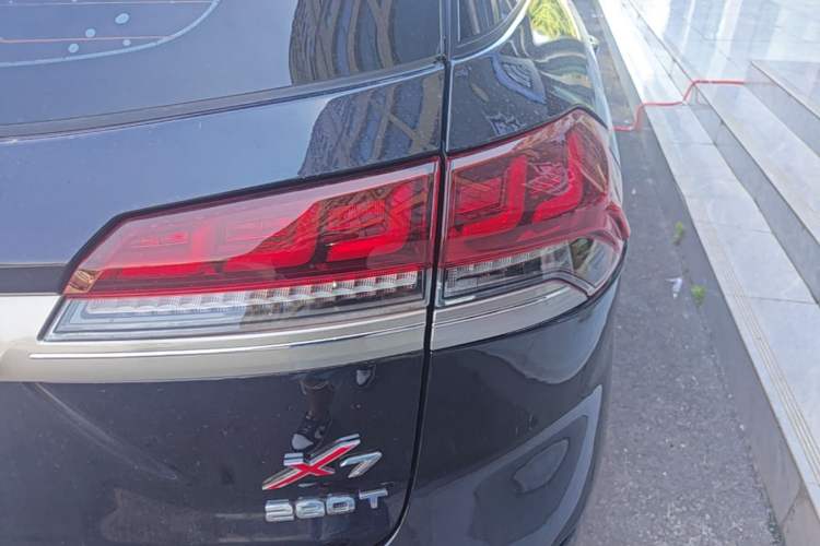 Used CHANGAN OSHAN X7 2020 1.5T Automatic Luxury Version Right Rear Taillight