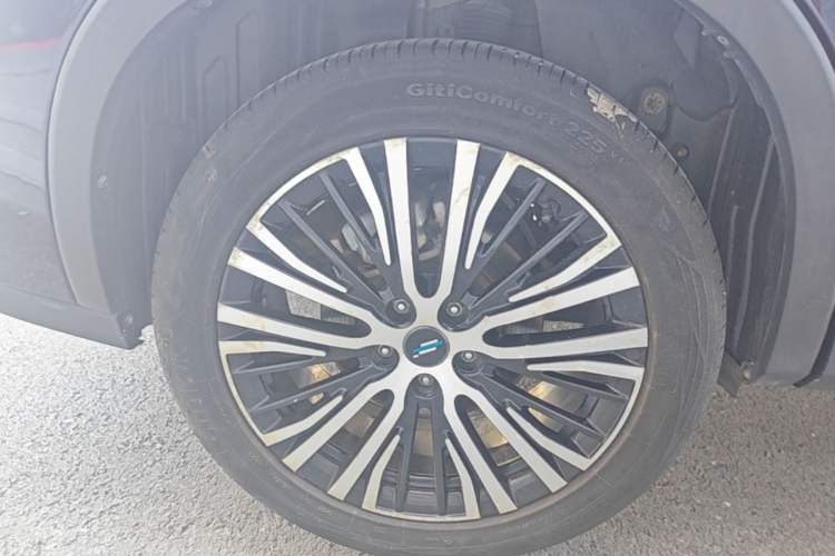 Used CHANGAN OSHAN X7 2020 1.5T Automatic Luxury Version Right Rear Wheel Hub