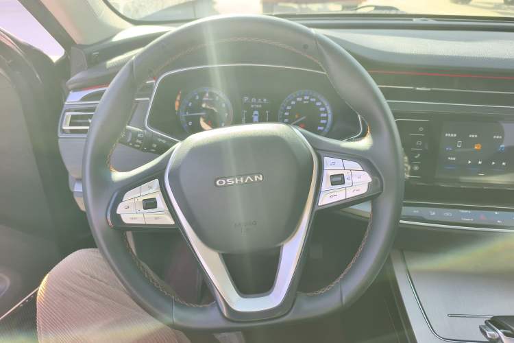Used CHANGAN OSHAN X7 2020 1.5T Automatic Luxury Version Steering Wheel