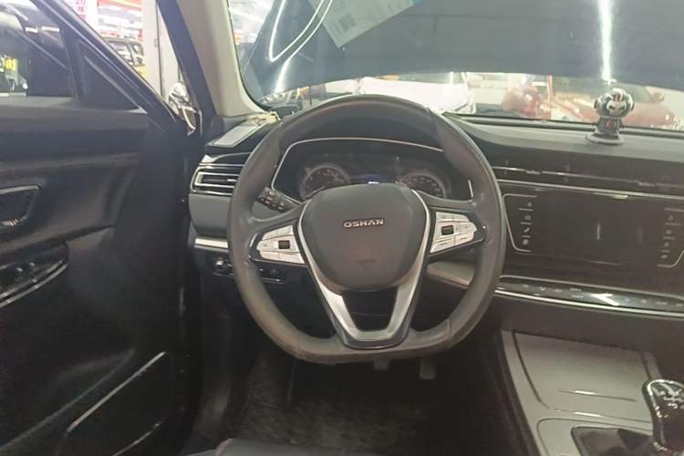 Used CHANGAN OSHAN X7 2020 1.5T Manual Luxury Version Steering Wheel
